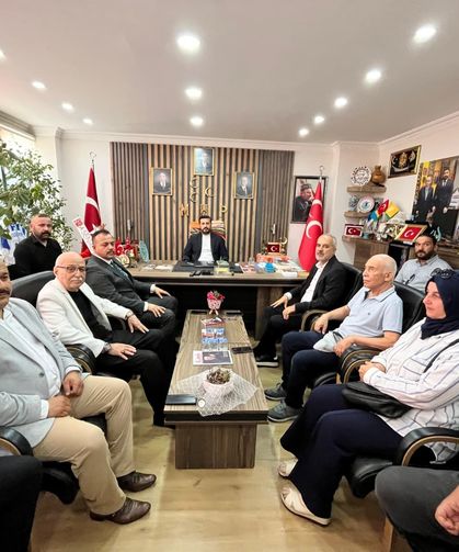 MHP Efeler'de bayrak değişimi
