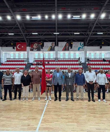 Minik hentbolcuların Türkiye şampiyonası Aydın’da başladı
