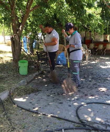 Nazilli’de belediye ekipleri sahaya indi