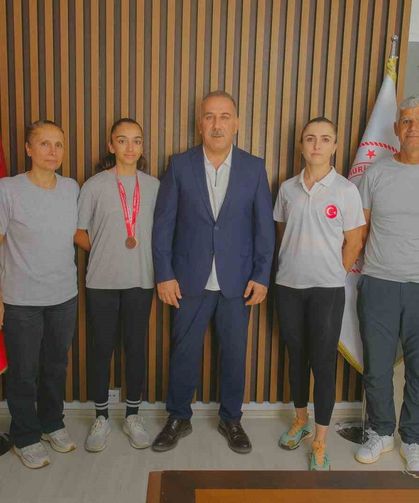Türkiye üçüncüsü bisikletçi Hena Aydın’a döndü