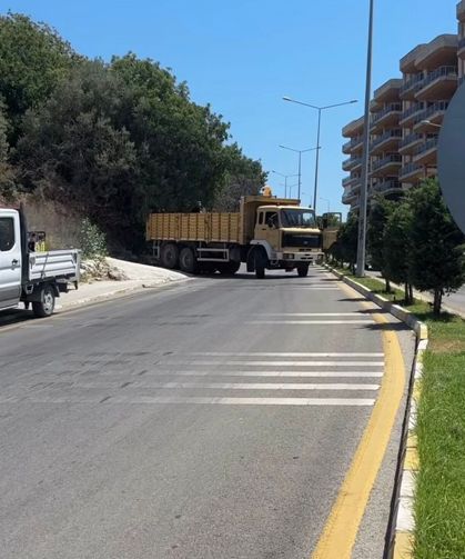 Aydın Büyükşehir'den Kuşadası'nda 'Bilboard' mesaisi
