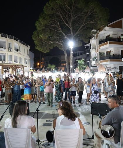 Didim Belediyesi Altınkum sanat sokağında sanat ve dayanışmayı buluşturdu