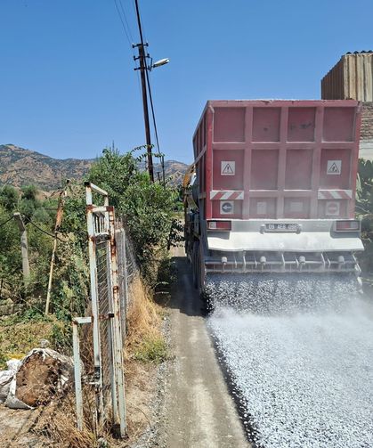 Efeler Belediyesi’nin yol çalışmaları sürüyor