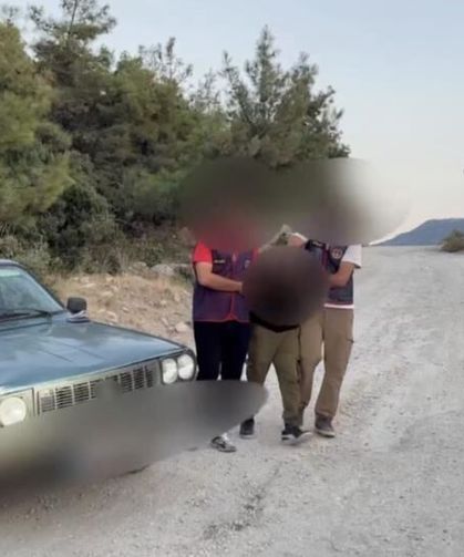Eski kız arkadaşını ailesinin yanında silahla kaçırdı
