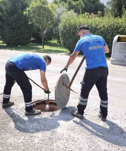 Efeler’de halk sağlığı için ilaçlama çalışmaları aralıksız sürüyor