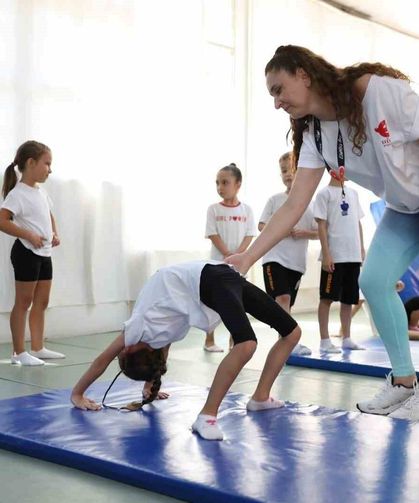 Efeler’de minikler jimnastikle güçleniyor