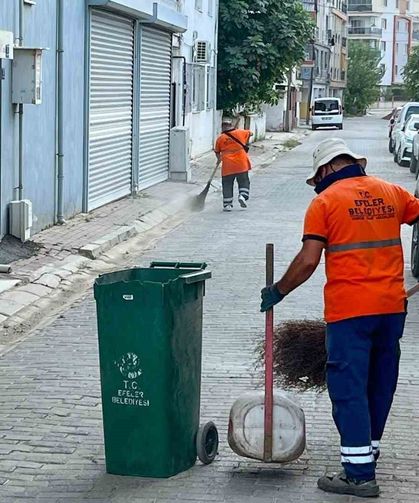 Efeler’de temizlik çalışmaları sürüyor
