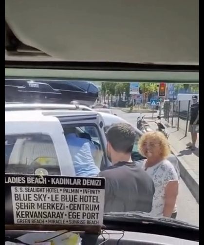 Kuşadası'nda gurbetçi vatandaş çevre yolunu birbirine kattı