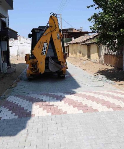 İncirliova’da 3 sokakta yol yenileme çalışmaları sürüyor