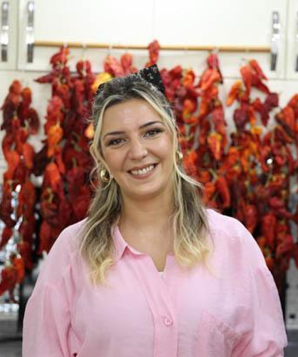 Balkonunu gelir kapısına çevirdi: Yılda 2 ton biber kurutuyor