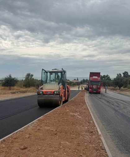 Aydın Büyükşehir, kent genelinde yol yapım ve yenileme çalışmalarını sürdürüyor