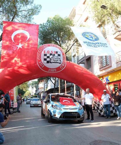 Buharkent’te yarış, ’seremonik start’ ile başladı