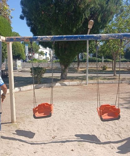 Didim Belediyesi parklarda bakım çalışması