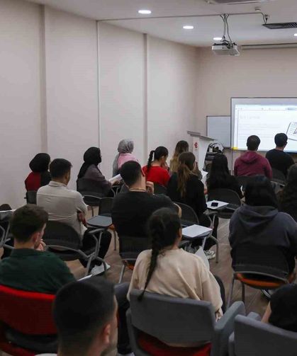 Efeler Belediyesi’nden gençlere sınav yolculuğunda rehberlik desteği