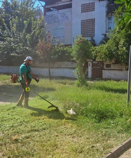 Efeler Belediyesi parklarda bakım çalışmalarını sürdürüyor