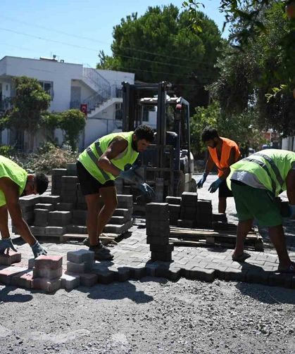 Kuşadası’nda yollar yenileniyor