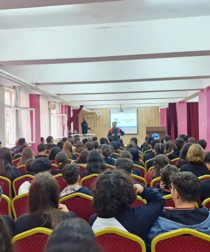 Liseli öğrenciler afetlere karşı bilinçleniyor