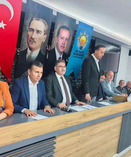 AK Parti Kuşadası teşkilatında güçlü buluşma
