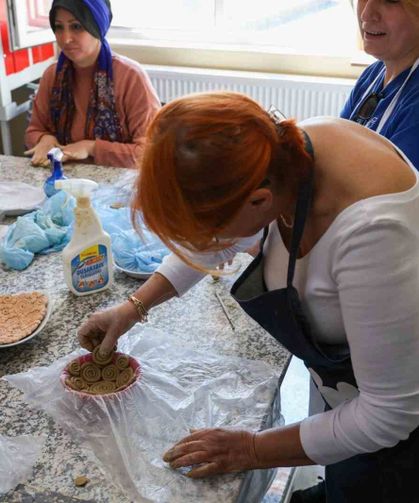 Aydın Büyükşehir Belediyesi Kadın Yaşam Atölyesi’nde eğitimler sürüyor