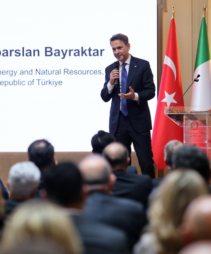 Bakan Bayraktar: "Türkiye 2053 yılında karbon nötr bir ekonomi olacak"