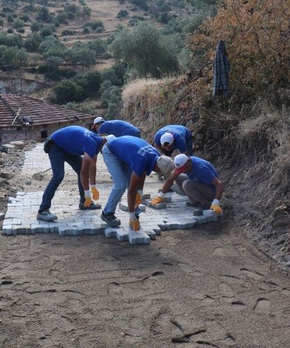 Bozdoğan Belediyesi Kamışlar Mahallesi’nde yolları yeniliyor