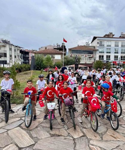 Bozdoğan’da çocuklar ’Cumhuriyet’ için pedalladı