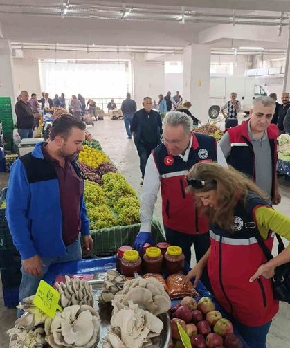 Buharkent’te pazar tezgahları denetlendi