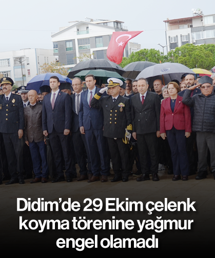 Didim’de 29 Ekim çelenk koyma törenine yağmur engel olamadı