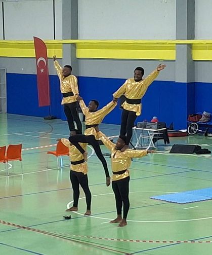 Didimli çocuklar sirkte hoş dakikalar geçirdi