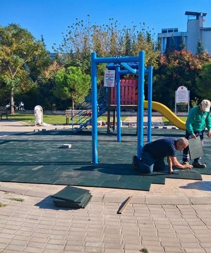 Efeler’de park ve yeşil alanlar bakıma alındı