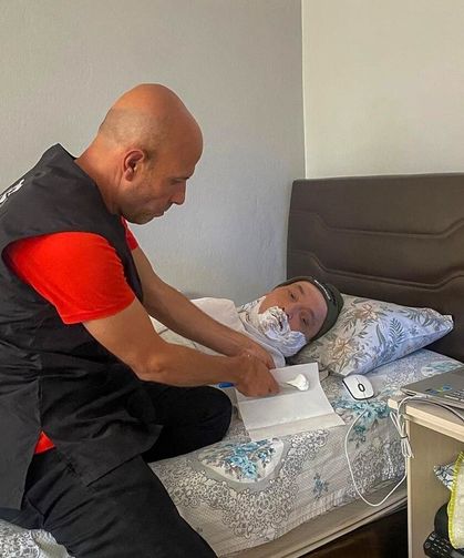 Efeler evde bakım hizmetleri yüreklere dokunuyor