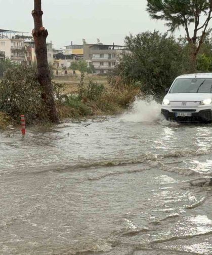 İncirliova'da sağanak hayatı felç etti