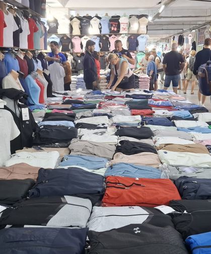 Kuşadası Çarşamba Pazarı’nda sağanak bereketi