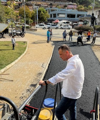 Yenipazar’da Büyük Menderes Caddesi’ne sıcak asfalt serimi başladı