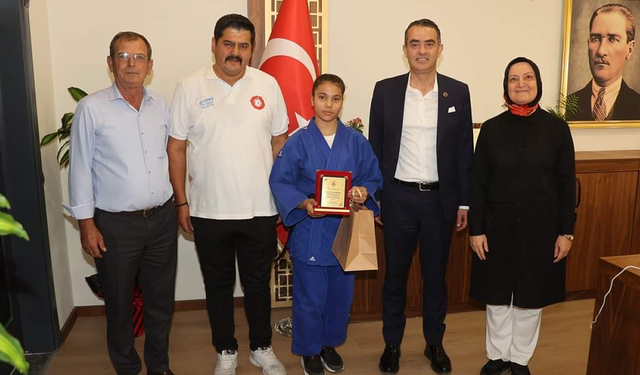 Başkan Arıcı’dan Judo Türkiye yedincisine plaket