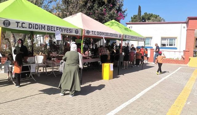 Didim'deki Kardeş okula kitap bağışı için kermes düzenlendi