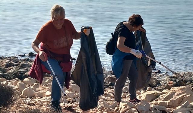 Didim'in temizlik gönüllüleri durmadan çalışıyor