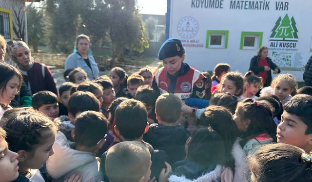 Jandarma öğrencilere doğa ve hayvan sevgisini anlattı