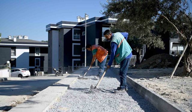 Kuşadası'nda park yenileme çalışmaları başlandı