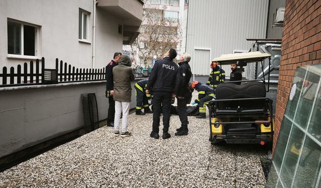 Altıncı kattan kendisini aşağıya bırakan genç hayatını kaybetti