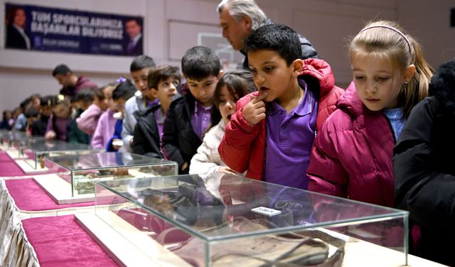 Kuşadalı öğrenciler Çanakkale Savaşı'nın bilinmeyen yönleriyle tanıştı