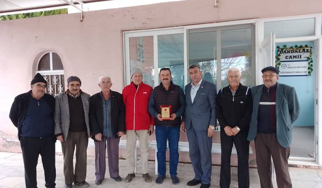 Karacasulu imama mahalle halkından anlamlı plaket