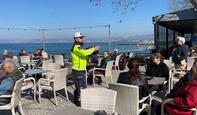 Kuşadası’nda jandarmadan motosiklet ve kask eğitimi