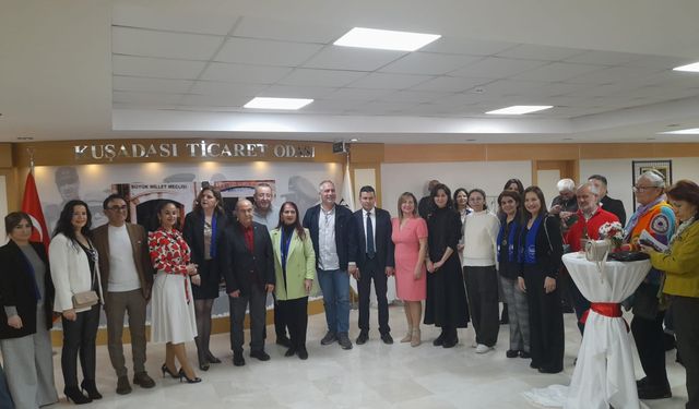 Kuşadalı kadın sanatçılar eserlerini '8 Mart'a özel sergiledi