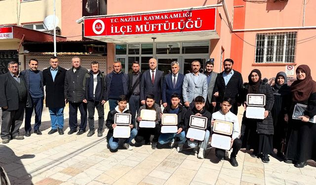 Nazilli’de hafızlık eğitimini tamamlayan öğrencilere belgeleri takdim edildi