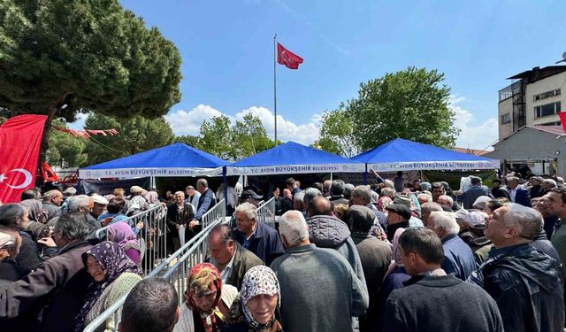 Aydın Büyükşehir Belediyesi, Karacasu’da 20 bin fide dağıttı