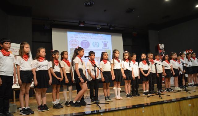 Didim’de minik öğrenciler, Atatürk’ün söyleşileri dinledi