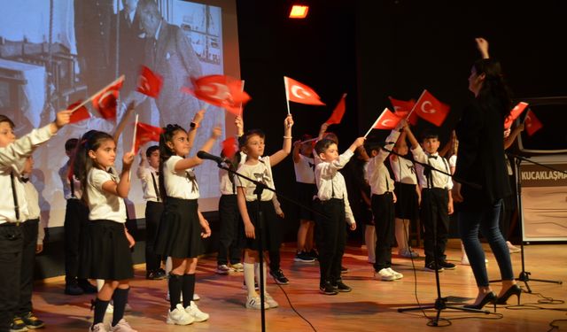 Didimliler “Kucaklaşma projesini” tiyatro oyunuyla yeniden izledi