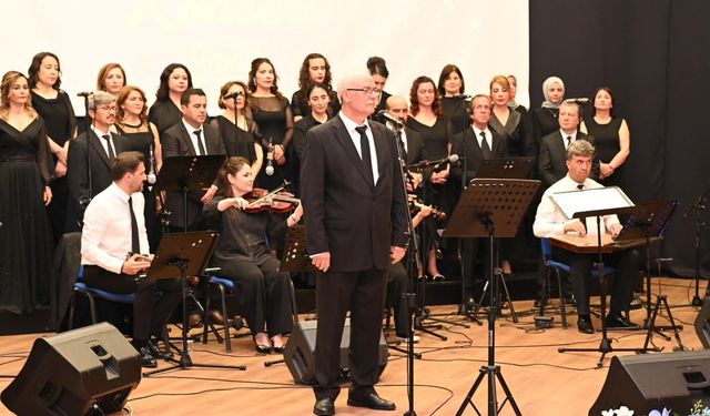 Efeler’de öğretmenlerden sanat dolu gece