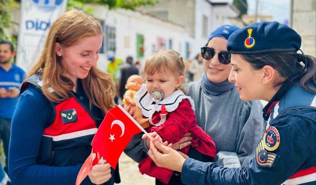 Jandarma Didim’de vatandaşları bilgilendirdi